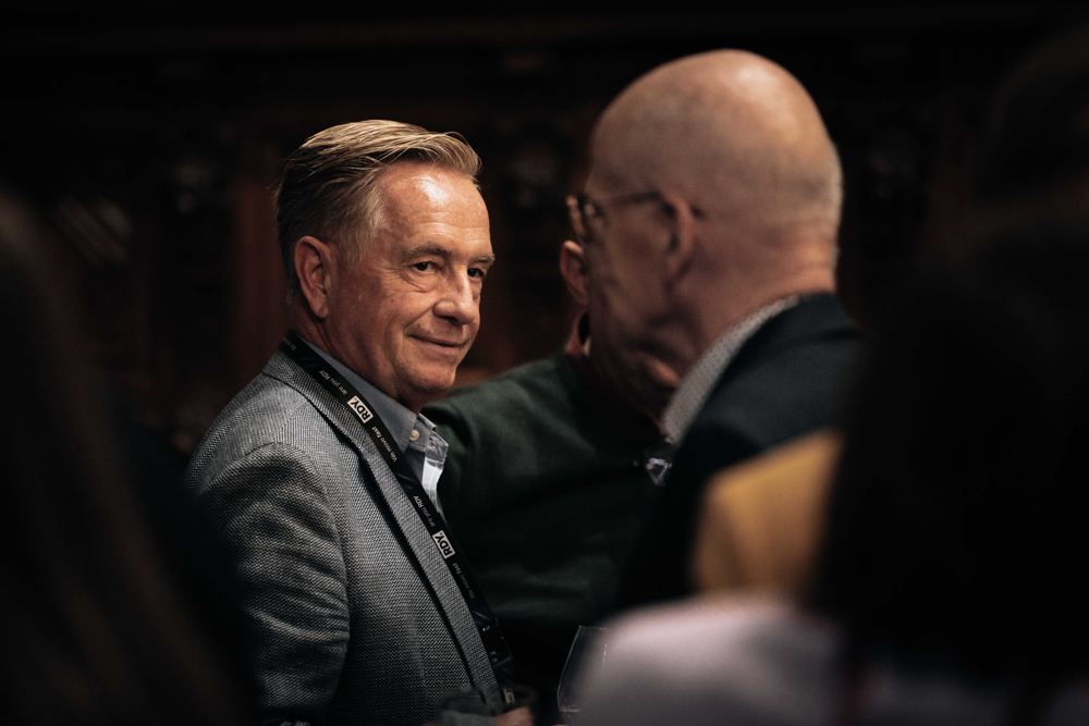 Twee gasten in gesprek