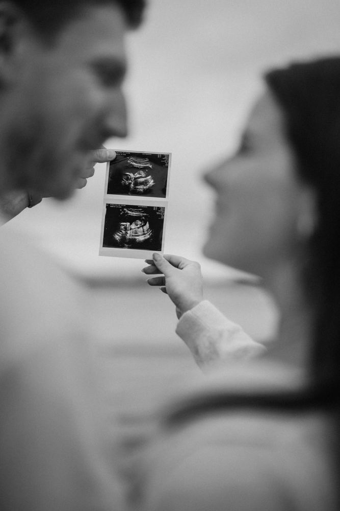 Echofoto tussen twee ouders