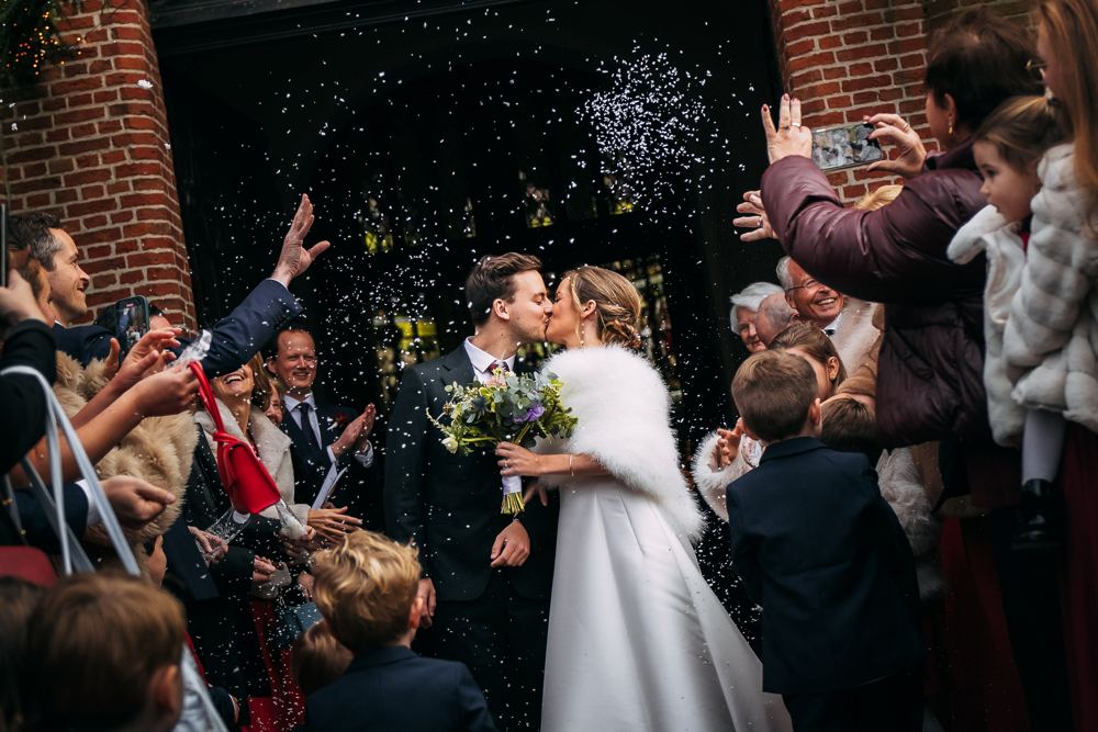 Confetti bij het verlaten van de kerk
